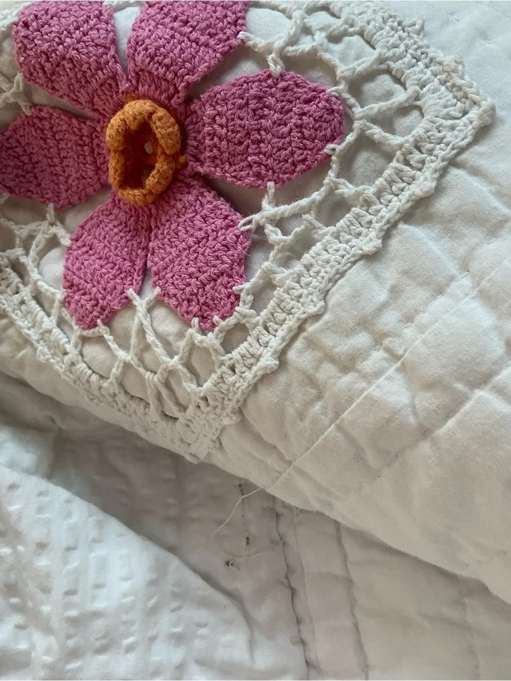 Quilted floral appliqué reversible with blue border bedspread 64 x 80